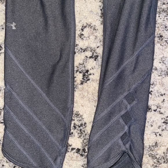 Heat compression Under Armour capris - Picture 3 of 5